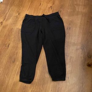 Black cropped joggers